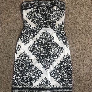 White House Black Market - White Black Dress - size 00